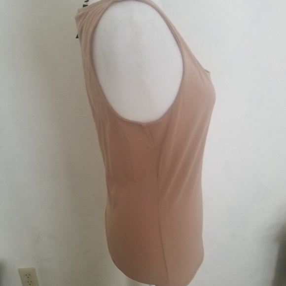 Express Nude Layering Tank. Medium. - Picture 3 of 4